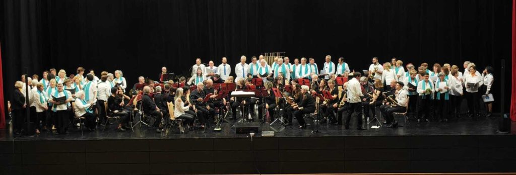 Oh-happy-day-2-chorales-et-harmonie Les 2 chorales et l'harmonie réunies